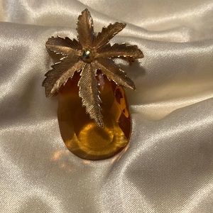 Vintage Gold Tone and Amber Stone Broach. Stone designed. Great holiday gift.🎄